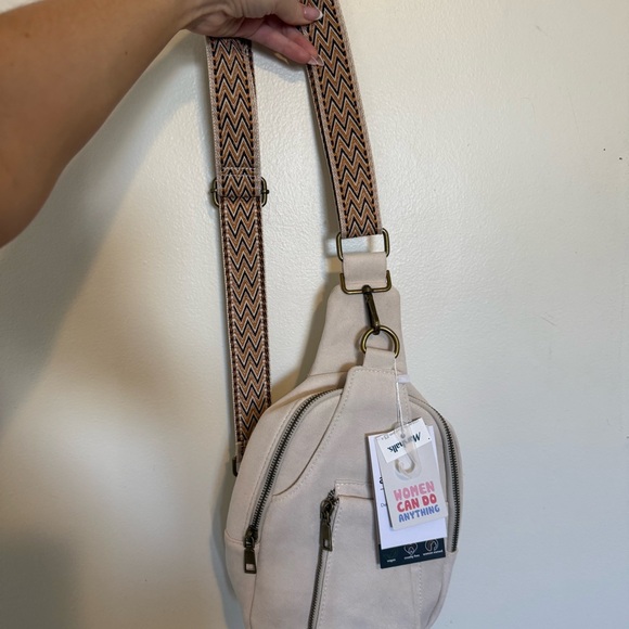 Ah Dorned | Chic Cream Crossbody Bag with Patterned Straps - Picture 10 of 10